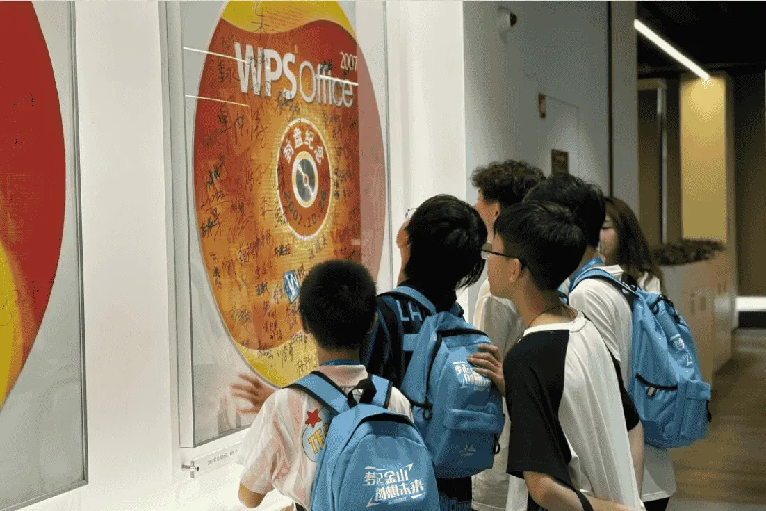 AI 实战夏令营团队路演与导师点评现场实拍